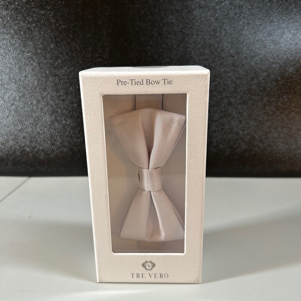 Tre Vero Silk Bow Tie Pre-Tied Formal Wedding Party Event Light Gray Mens NWT